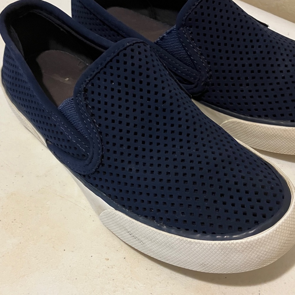 Good-Exc  Sperry Women’s 6 Leather Slip-On Perforated Casual Sneakers - Navy